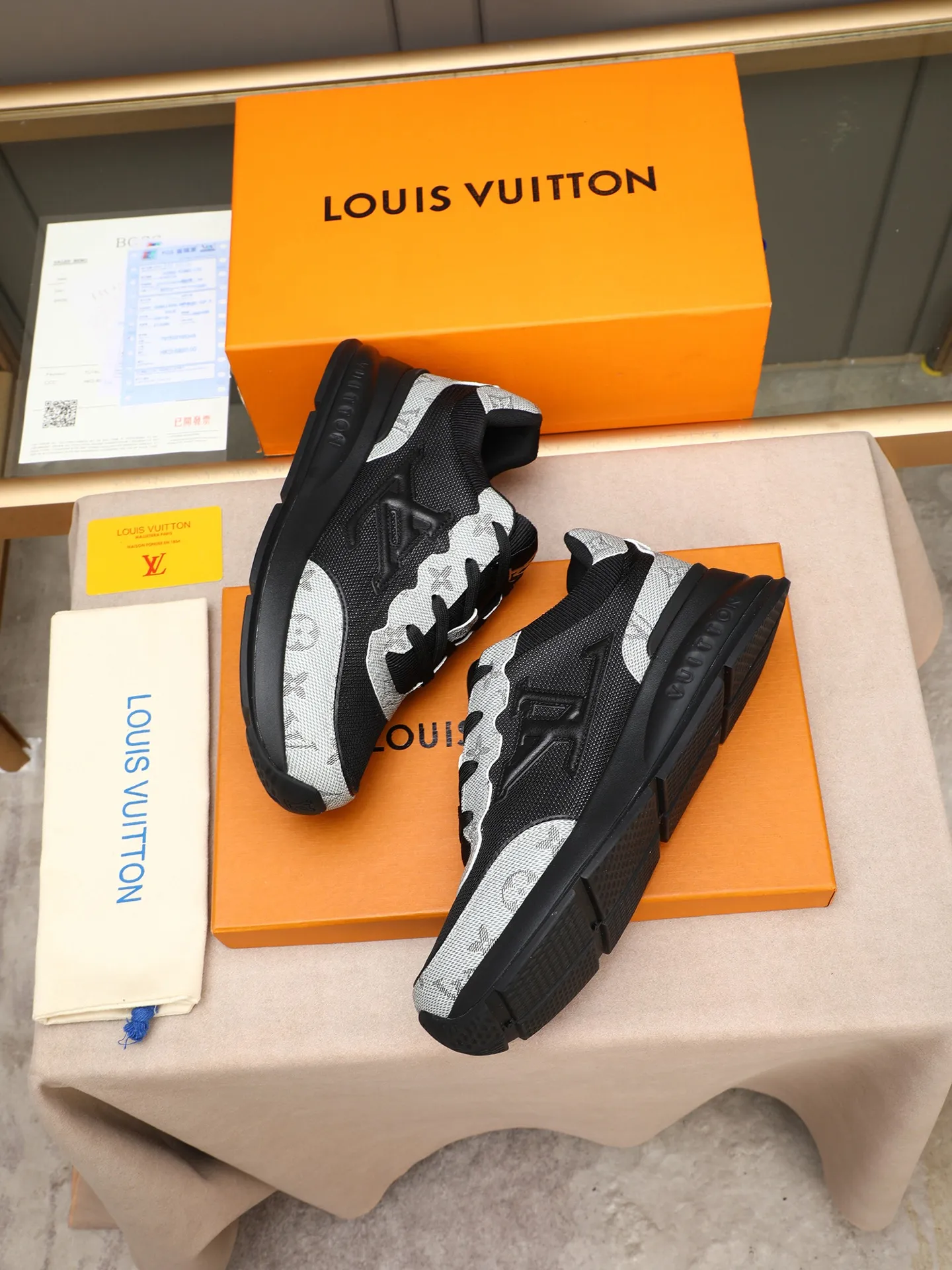 Men's shoes 💰460 Brand: LOUIS VUITTON Louis Vuitton LV Size: 38 39 40 41 42 43 44 (45 customized) Fabric: original cowhide cowhide 🔸Inside of: mesh 🔺Sole: counter foam outsole